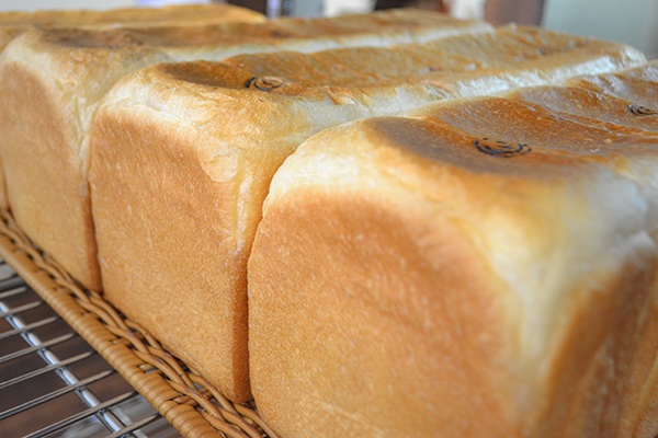 素材にこだわり、健康に配慮したパン